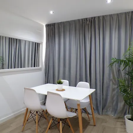 Moderno Con Piscina Y Bicicletas Gratis