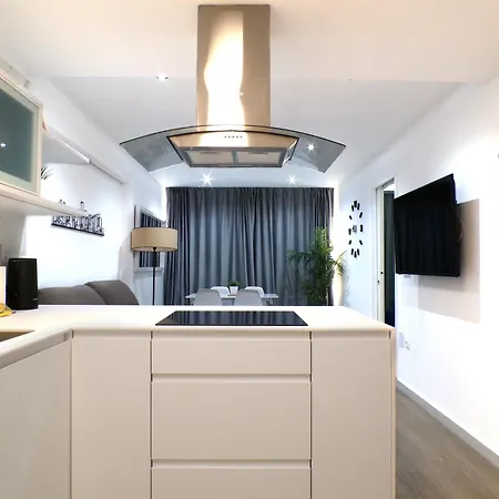 Moderno Con Piscina Y Bicicletas Gratis